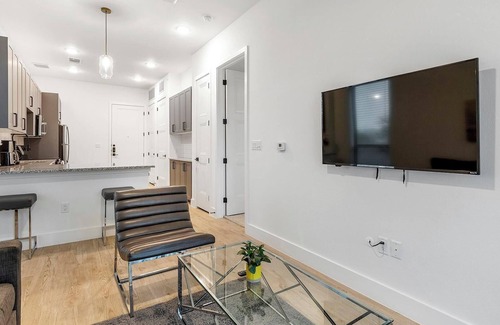 Denton Apartment | Landing | Stunning 1BD, Gym