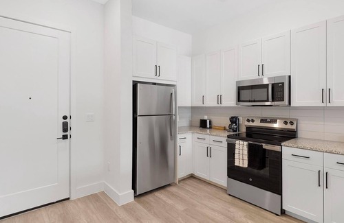 Denton Apartment | Landing | Stunning 1BD, Gym