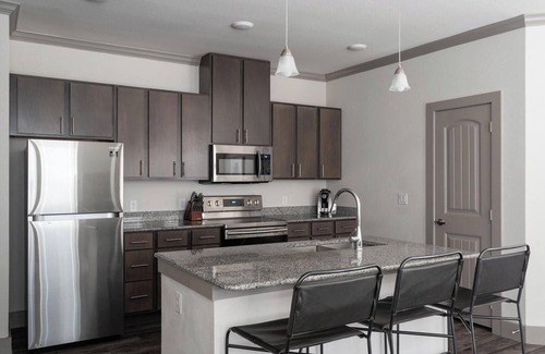 Manor Apartment | Landing | Stunning 1BD, Gym, Courtyard