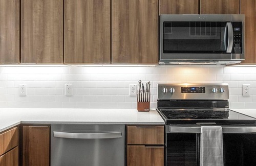 Buda Apartment | Landing | Stunning 1BD in Kyle