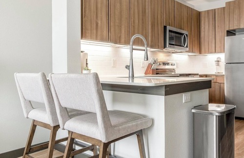 Buda Apartment | Landing | Stunning 1BD in Kyle