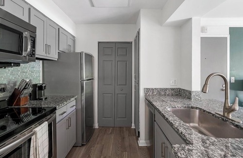 Green Hills Apartment | Landing | Stunning 1BD, Courtyard, Gym