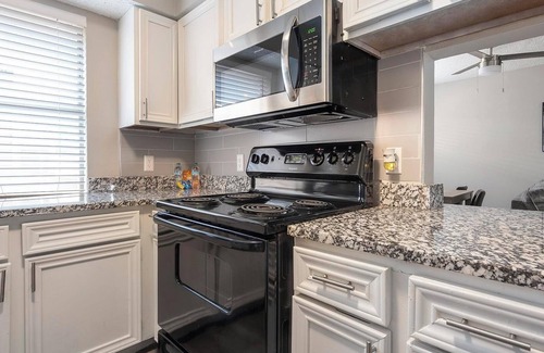 Southside Apartment | Landing | Stunning 2BD, Gym, Pool