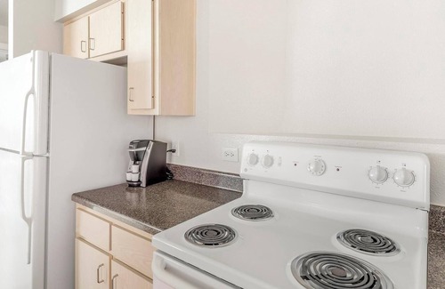 Southbelt/Ellington Apartment | Landing | Stunning 2BD, Clubhouse, Game Room