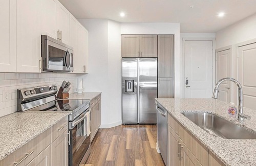 Fate Apartment | Landing | Stunning 2BD, Clubhouse, Pool