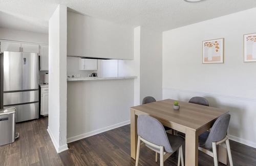 Denton Apartment | Landing | Stunning 2BD, Courtyard, Gym