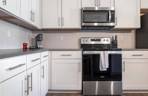 Florida Central Atlantic Coast Apartment | Landing | Stunning 2BD, Pool, Gym