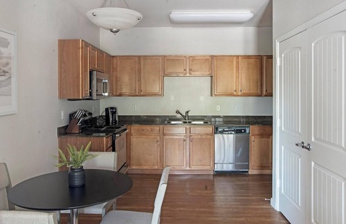Sweetbriar Apartment | Landing | Stylish 1BD, Clubhouse, Gym