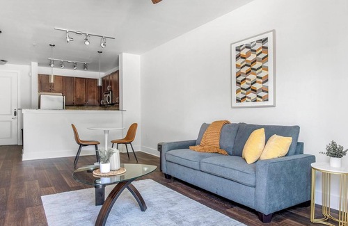 Irving Apartment | Landing | Stylish 1BD, Courtyard, Pool