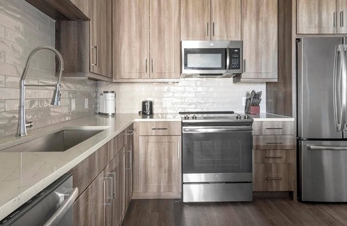 Katy Apartment | Landing | Stylish 1BD, Game Room, Pool