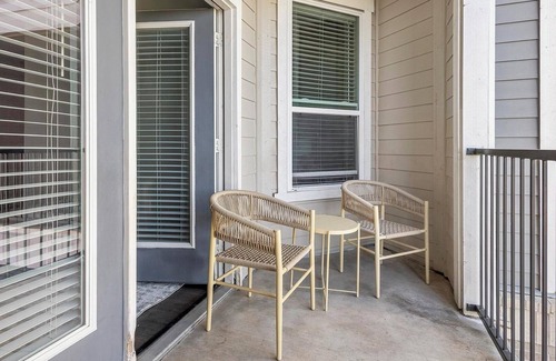 Katy Apartment | Landing | Stylish 1BD, Game Room, Pool