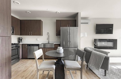 Hayden Island Apartment | Landing | Stylish 1BD, Gym, Clubhouse
