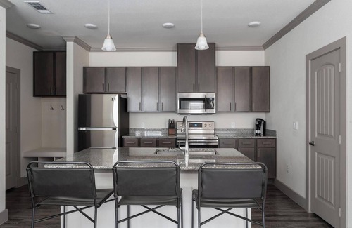 Manor Apartment | Landing | Stylish 1BD, Gym, Courtyard
