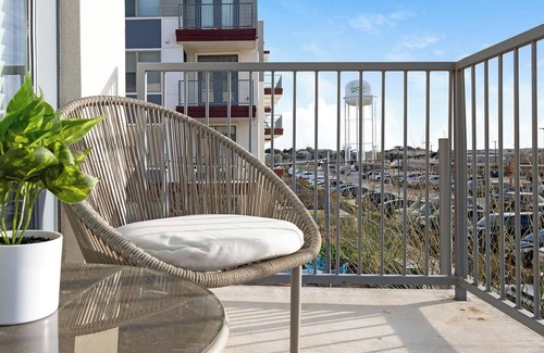 Buda Apartment | Landing | Stylish 1BD in Brooks Crossing