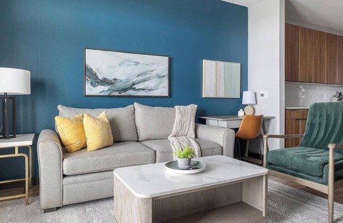 Buda Apartment | Landing | Stylish 1BD in Brooks Crossing