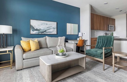 Buda Apartment | Landing | Stylish 1BD in Brooks Crossing