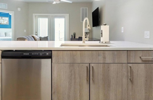 Fort Myers Apartment | Landing | Stylish 1BD, Pool, Gym