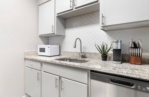 Royal Ridge Apartment | Landing | Stylish 1BD, Pool, Gym