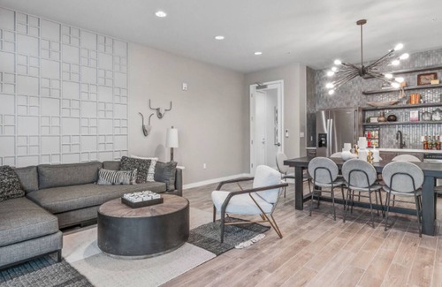 Homestead Apartment | Landing | Stylish 2BD, Gym