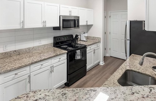 Summerville Apartment | Landing | Stylish 2BD, Gym