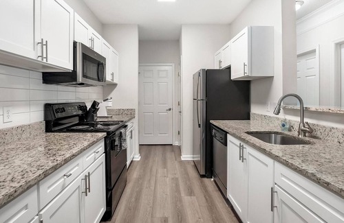 Summerville Apartment | Landing | Stylish 2BD, Gym