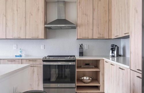 Crestline Heights Apartment | Landing | Stylish 1BD, Gym, Pool