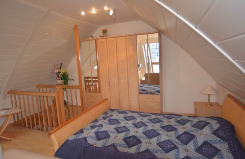 Wyk auf Foehr Apartment | Landjägerhaus apartment 5, close to the beach and in a quiet location. Family-friendly OG + DG