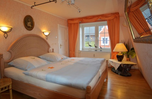 Wyk auf Foehr Apartment | Landjägerhaus apartment 5, close to the beach and in a quiet location. Family-friendly OG + DG