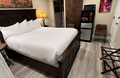 West Sedona Hotel | Lantern Light Inn - Romantic Getaway