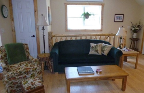 Custer Apartment | Laramie Bluffs Mountain Getaway