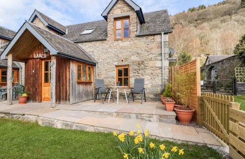 Weem Cottage | LARCH COTTAGE, pet friendly, with a garden in Aberfeldy