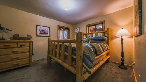 Eureka House | Larch Lodge - Secluded Cabin