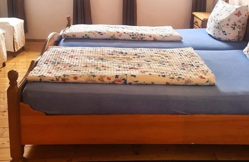 Gimmeldingen Condo | Large holiday apartment with terrace in the romantic sandstone guest house