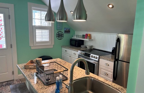 White St. Gallery Condo | Large 1 bedroom condo in the historic area of Key West!