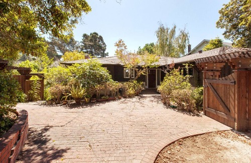 Berkeley Apartment | Large 1 Bedroom With Fireplace