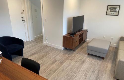 Upper Lonsdale House | Large 2 bedroom private suite !