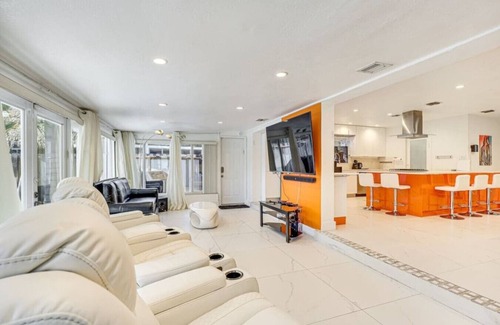 Nautilus Isle House | Large 2 bedroom with gorgeous pool and Sauna