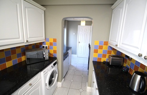 Seisdon House | Large 3 Bed Bungalow - Beautiful Refurb - Garden