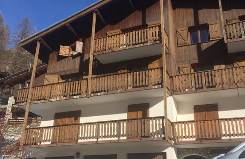 Les Brevieres Apartment | Large 3 Bed Self Catering Apartment with spectacular mountain views