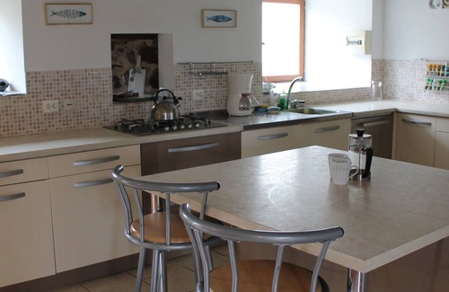 Henansal Cottage | Large 3 bedroom gite with heated covered pool & large garden