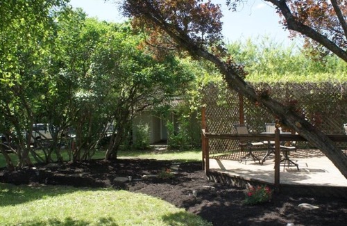 White Sulphur Springs House | Large 4 Bedroom House: short walk to Greenbrier & 30 min drive to Lake Sherwood