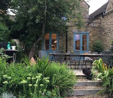 Malmesbury House | Large 4 bed house in Malmesbury, great for big families