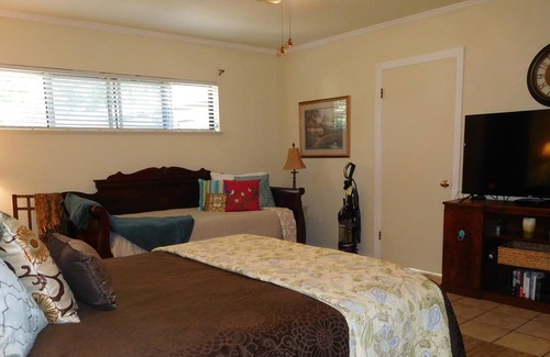 Mountainview House | Large 4 Bedrooms, 3 Baths, walk to Parks and Dog friendly