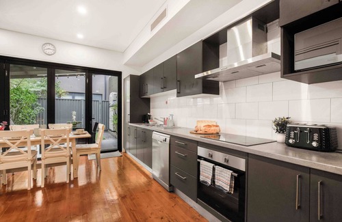 Forest Lodge House | Large 4BR Terrace Home in Forest Lodge