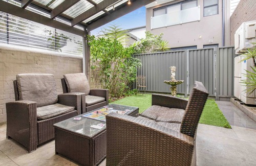 Forest Lodge House | Large 4BR Terrace Home in Forest Lodge