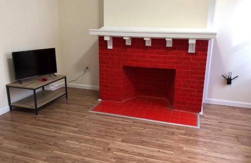 Weequahic Apartment | Large and private 3 bedroom and 1 bathroom apartment near Newark International Airport EWR and New York City