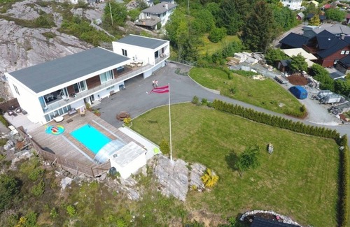 Steinsland Villa | Large and spacious holiday home with heated pool