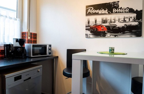 Niestetal Apartment | Large apartment (approx. 75 m²), quiet, close to the city center, south-facing balcony, free parking, WiFi
