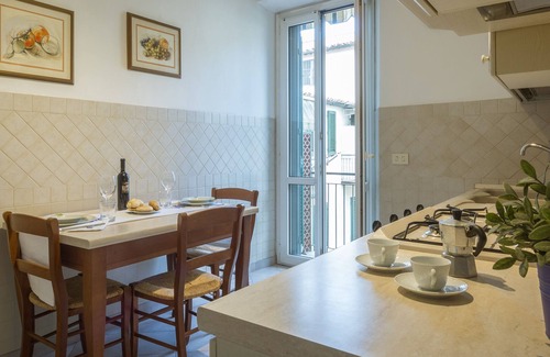 San Lorenzo Apartment | Large apartment between two parks in central Florence - special weekly deals