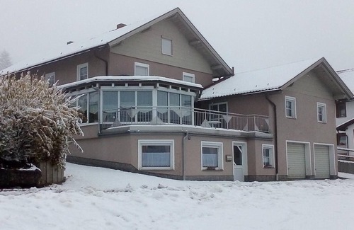 Heinrichsbrunn Apartment | Large apartment with a private balcony and separate entrance